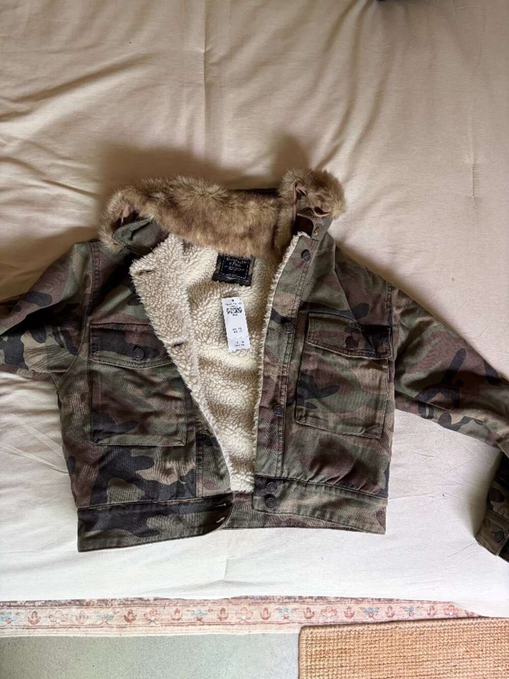 NWT Abercrombie & Fitch Camo Sherpa-Lined Jacket - Small